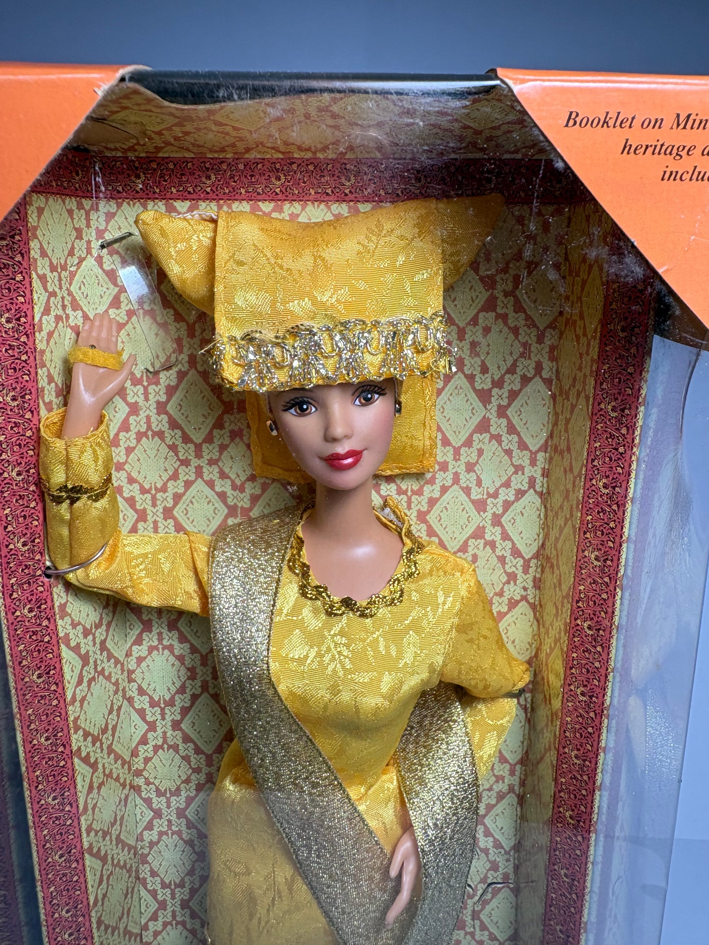 2000 Minang Dolls Of The World Barbie